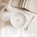 Biały kubek porcelanowy 1 litra - motyw złotego serca i napis dobrze, że jesteś na dnie na walentynki dla ukochanej osoby Zbliżenie na złote zdobienie serca na białym kubku porcelanowym Kubek 1 litr - + Dobrze, że jesteś NA DNIE nadzwyczajnie.mom