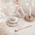 Biała filiżanka porcelanowa 250 ml ze spodkiem - motyw złotego serca z napisem Kocham cię tato dla taty na Dzień Ojca Eleganckie opakowanie prezentowe filiżanki porcelanowej ze złotym sercem nadzwyczajnie.mom — ze spodkiem - Kocham cię tato