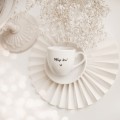 Biała filiżanka porcelanowa do espresso 100 ml ze spodkiem - napis Miłego dnia dla miłośników kawy na każdą okazję Biały filiżanka porcelanowa nadzwyczajnie.mom ze złotym zdobieniem i napisem espresso ze spodkiem - Miłego dnia! — 100 ml