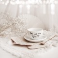 Filiżanka 250 ml ze spodkiem - Dom jest tam, gdzie jest tata ZŁOTE SERCE Biały filiżanka porcelanowa nadzwyczajnie.mom ze złotym sercem i napisem ze spodkiem - Dom jest tam, gdzie jest tata — 250 ml