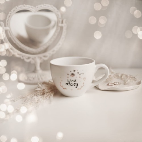 Biały kubek porcelanowy 500 ml - napis napar mocy dla miłośnika kawy na urodziny