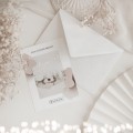 Bon podarunkowy - 200 zł Produkt porcelanowy ze złotym zdobieniem Bon podarunkowy - 200 zł nadzwyczajnie.mom — widok z boku na białym tle