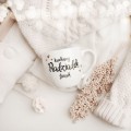 Biały kubek porcelanowy 300 ml - napis kochany pradziadek z imieniem i złotym sercem dla pradziadka na każdą okazję Zbliżenie na złote zdobienie serca na białym kubku porcelanowym Kochany pradziadek z imieniem nadzwyczajnie.mom