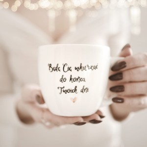Biały kubek porcelanowy 300 ml - napis Będę Cię wkurzać do końca Twoich dni ze złotym sercem dla ukochanej osoby na walentynki