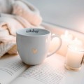 Biały kubek porcelanowy 300 ml - napis delikatność ze złotym sercem dla niej na urodziny Biały kubek ze złotym sercem nadzwyczajnie.mom delikatność — porcelana premium 300 ml