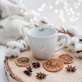Kubek 300 ml - ciepło ZŁOTE SERCE Personalizowany kubek porcelanowy ze złotym sercem jako idealny prezent — porcelana premium nadzwyczajnie.mom