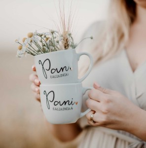 Zestaw 2 Białych Kubków Porcelanowych z Personalizacją 300 ml - Napis Pan i Pani z Twoim Nazwiskiem i Złote Serce dla Pary na Każdą Okazję