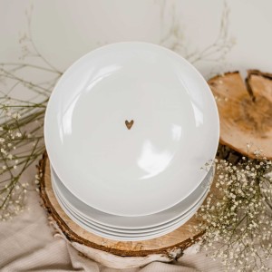 Biały talerz porcelanowy obiadowy 24 cm - motyw złotego serca dla bliskiej osoby na parapetówkę