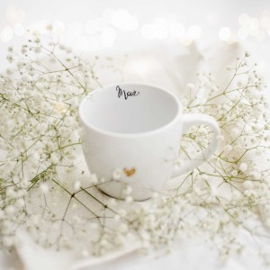 Biały kubek porcelanowy 300 ml - napis mąż ze złotym sercem dla męża na rocznicę ślubu