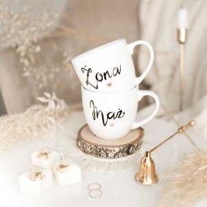 Zestaw 2 Białych Kubków Porcelanowych 300 ml - Napisy Mąż i Żona z Motywem Złotego Serca na Walentynki dla Pary