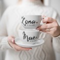 Zestaw 2 białych filiżanek porcelanowych ze spodkami z personalizacją 250 ml - Motyw złotego serca z napisem żona i mąż na każdą okazję dla pary Eleganckie opakowanie prezentowe filiżanki porcelanowej ze złotym sercem nadzwyczajnie.mom — filiżanek 250 ml ze spodkami