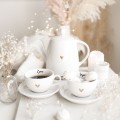 Zestaw Białej Porcelany 1 litra i 250 ml - Dzbanek i 2 Filiżanki z Napisem Mąż i Żona oraz Złotym Sercem na Ślub dla Pary Filiżanka porcelanowa ze złotym zdobieniem Białej Porcelany 1 litra i 250 ml - Dzbanek i 2 Filiżanki z Napisem Mąż i Żona