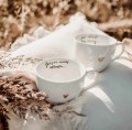 Zestaw 2 białych kubków porcelanowych 500 ml - motyw złotego serca dla pary na walentynki Biały zestaw porcelanowy nadzwyczajnie.mom ze złotym sercem i napisem kubków 500 ml - Jedyną miarą miłości Jest miłość bez