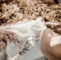 Zestaw 2 białych kubków porcelanowych 500 ml - motyw złotego serca dla pary na walentynki Zestaw porcelanowy ze złotym sercem kubków 500 ml - Jedyną miarą miłości Jest miłość bez miary nadzwyczajnie.mom — widok z