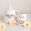 Zestaw - Dzbanek Rodzice idealni, Filiżanki 250 ml ze spodkami Tata idealny, Mama idealna ZŁOTE SERCE Biały filiżanka porcelanowa nadzwyczajnie.mom ze złotym sercem i napisem Dzbanek Rodzice idealni, Filiżanki 250 ml ze