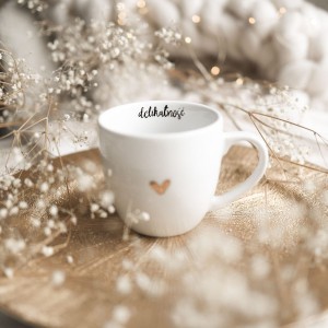 Biały kubek porcelanowy 300 ml - napis delikatność ze złotym sercem dla niej na urodziny
