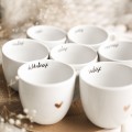 Biały kubek porcelanowy 300 ml - napis delikatność ze złotym sercem dla niej na urodziny Eleganckie opakowanie prezentowe kubka porcelanowego ze złotym sercem nadzwyczajnie.mom — delikatność