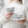 Zestaw 2 białych filiżanek porcelanowych ze spodkami 250 ml - personalizowany napis pan i pani z nazwiskiem z motywem złotego serca na każdą okazję dla pary Eleganckie opakowanie prezentowe filiżanki porcelanowej ze złotym sercem nadzwyczajnie.mom — filiżanek 250 ml ze spodkami
