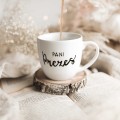Biały kubek porcelanowy 300 ml - napis pani prezes dla szefowej na Dzień Szefa Zbliżenie na złote zdobienie na białym kubku porcelanowym Pani prezes nadzwyczajnie.mom