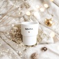 Kubek 300 ml bez ucha - Herbatka Złote Serce Zbliżenie na złote zdobienie serca na białym kubku porcelanowym bez ucha - Herbatka nadzwyczajnie.mom