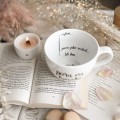 Biały Kubek Porcelanowy 500 ml - Napis Pora na Książkę z Motywem Złotego Serca dla Miłośniczki Czytania na Światowy Dzień Książki Kubek porcelanowy ze złotym zdobieniem Biały Kubek Porcelanowy 500 ml - Napis Pora na Książkę z Motywem Złotego Serca dla