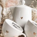 Zestaw Białej Porcelany Dzbanek 1 litra i 2 Kubki Porcelanowe 500 ml - Motyw Złotego Serduszka i Napis Jedyną Miarą Miłości Jest Miłość Bez Miary dla Pary na Walentynki Biały zestaw ze złotym zdobieniem nadzwyczajnie.mom 3 Elementów Białej Porcelany Dzbanek 1 litra i 2 Kubki Porcelanowe 500