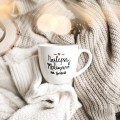 Biały kubek porcelanowy 300 ml - Złote serce i napis najlepszy mężczyzna na świecie na dzień mężczyzny dla mężczyzny Eleganckie opakowanie prezentowe kubka porcelanowego ze złotym sercem nadzwyczajnie.mom — Najlepszy mężczyzna na świecie