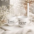 Biały kubek porcelanowy z personalizacją 300 ml - motyw złotego serca z napisem Teść od dla teścia na każdą okazję Eleganckie opakowanie prezentowe kubka porcelanowego ze złotym sercem nadzwyczajnie.mom — Teść od (data)