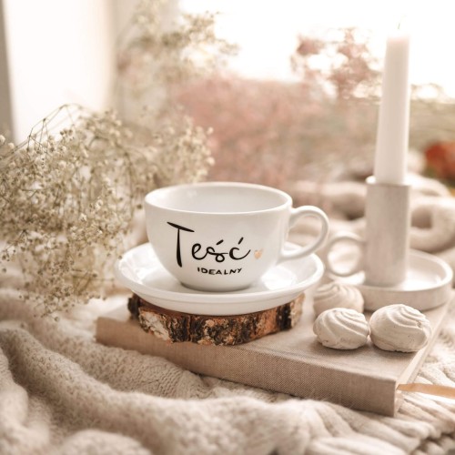 Biała filiżanka porcelanowa 250 ml ze spodkiem - napis teść idealny ze złotym sercem dla teścia na urodziny