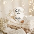 Zestaw 2 białych kubków porcelanowych z personalizacją 500 ml - Motyw złotego serca z napisem kochana babcia i kochany dziadek oraz imionami na każdą okazję dla babci i dziadka Zbliżenie na złote zdobienie serca na białym zestawie porcelanowym kubków 500 ml - Kochana babcia z imieniem Kochany