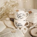 Zestaw 2 białych kubków porcelanowych z personalizacją 500 ml - Motyw złotego serca z napisem kochana babcia i kochany dziadek oraz imionami na każdą okazję dla babci i dziadka Personalizowany zestaw porcelanowy ze złotym sercem jako idealny prezent — porcelana premium nadzwyczajnie.mom
