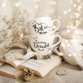 Biały kubek porcelanowy z personalizacją 500 ml - Złote serce i napis kochana babcia z imieniem dla babci na każdą okazję Biały kubek ze złotym sercem nadzwyczajnie.mom Kochana babcia z imieniem — porcelana premium 500 ml