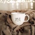 Biały kubek porcelanowy 1 litra - Motyw game on over na urodziny dla gracza Zbliżenie na złote zdobienie na białym kubku porcelanowym Kubek 1 litr - Game on/over nadzwyczajnie.mom