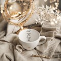 Biały kubek porcelanowy 500 ml - grafika trzech małych piesków na urodziny dla miłośników psów Eleganckie opakowanie prezentowe kubka porcelanowego ze złotym zdobieniem nadzwyczajnie.mom — Trzy małe pieski