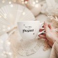 Biały Kubek Porcelanowy 500 ml - Napis Być Może Jest Tu Prosecco dla Miłośniczki Prosecco na Wieczór Panieński Biały kubek porcelanowy nadzwyczajnie.mom ze złotym zdobieniem i napisem Biały Kubek Porcelanowy 500 ml - Napis Być Może
