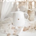 Biały Dzbanek Porcelanowy 1 litr - Motyw Złotego Serca dla Gospodarzy na Parapetówkę Produkt porcelanowy ze złotym zdobieniem Biały Dzbanek Porcelanowy 1 litra - Motyw Złotego Serca dla Gospodarzy na