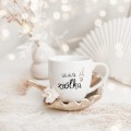 Biały kubek porcelanowy 300 ml - motyw ziół dla miłośników herbat i naparów na urodziny Biały kubek porcelanowy nadzwyczajnie.mom ze złotym zdobieniem i napisem Legalne Ziółka — 300 ml